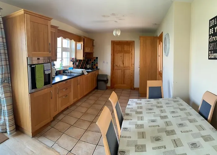 39 Woodview Tatil Evi Listowel